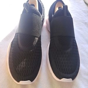 Sorel women new black slip on sneakers size 11